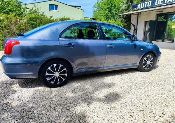 Toyota Avensis cena 12177 przebieg: 252650, rok produkcji 2004 z Radzyń Chełmiński małe 121